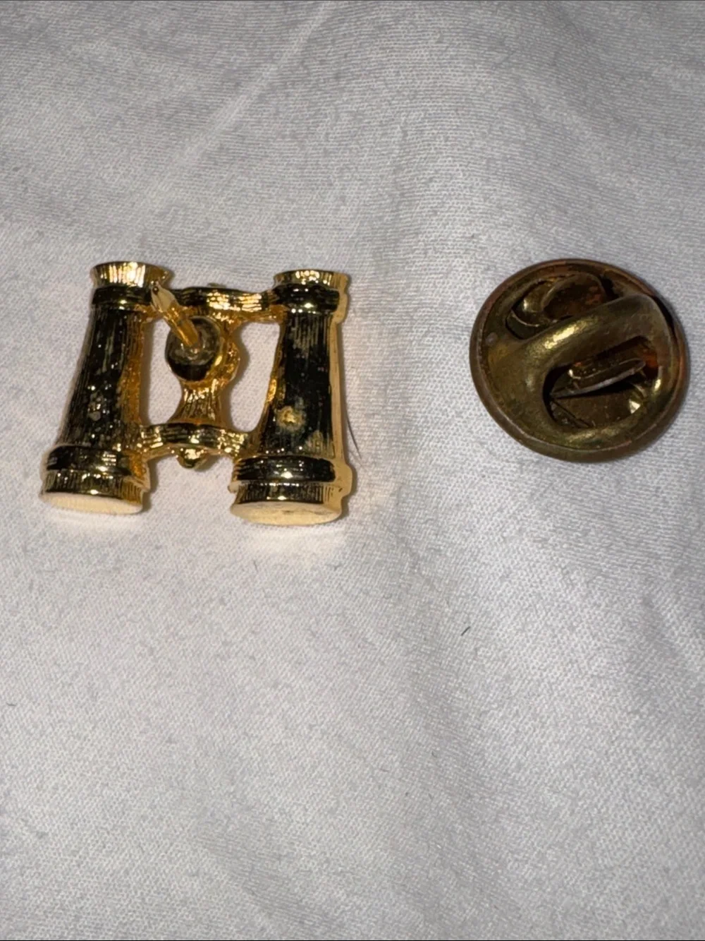 Gold tone Binoculars Lapel Pin / Tie Tack - Vintage Inspired